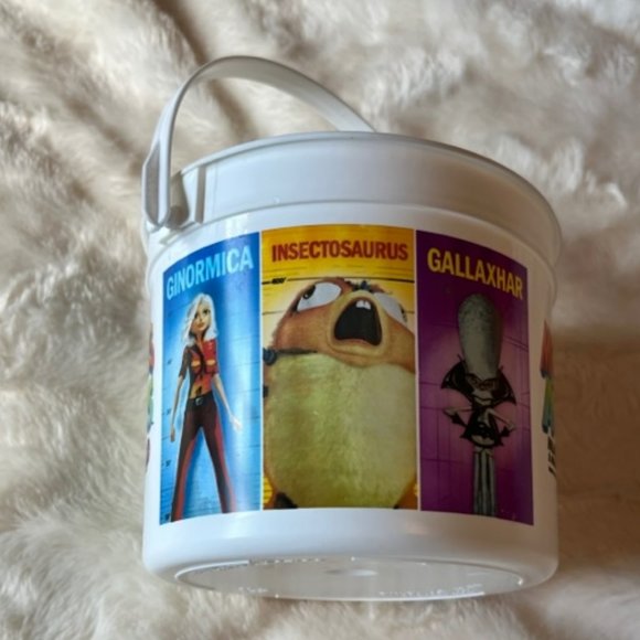 Dreamworks Monsters Versus Aliens 2009 Popcorn Bucket - Picture 4 of 11